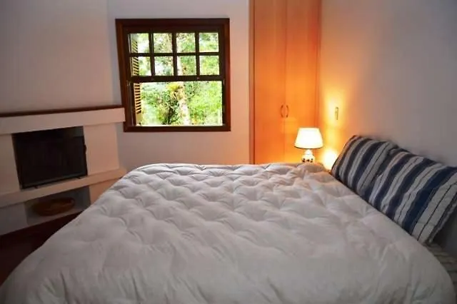 Chalé Casa charmosa e aconchegante em condomínio Campos do Jordão